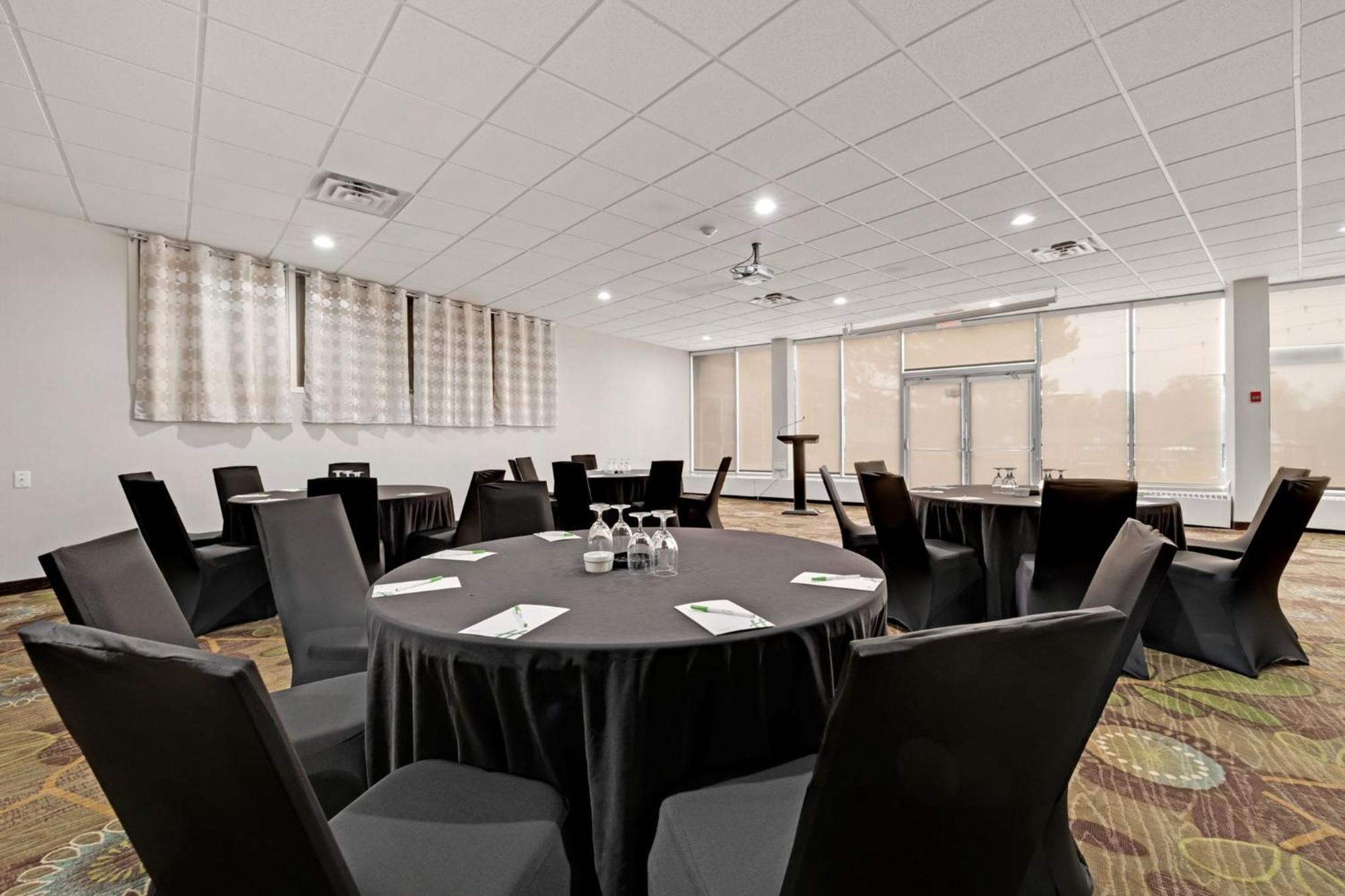 Holiday Inn Hotel Peterborough Waterfront By Ihg Exterior foto