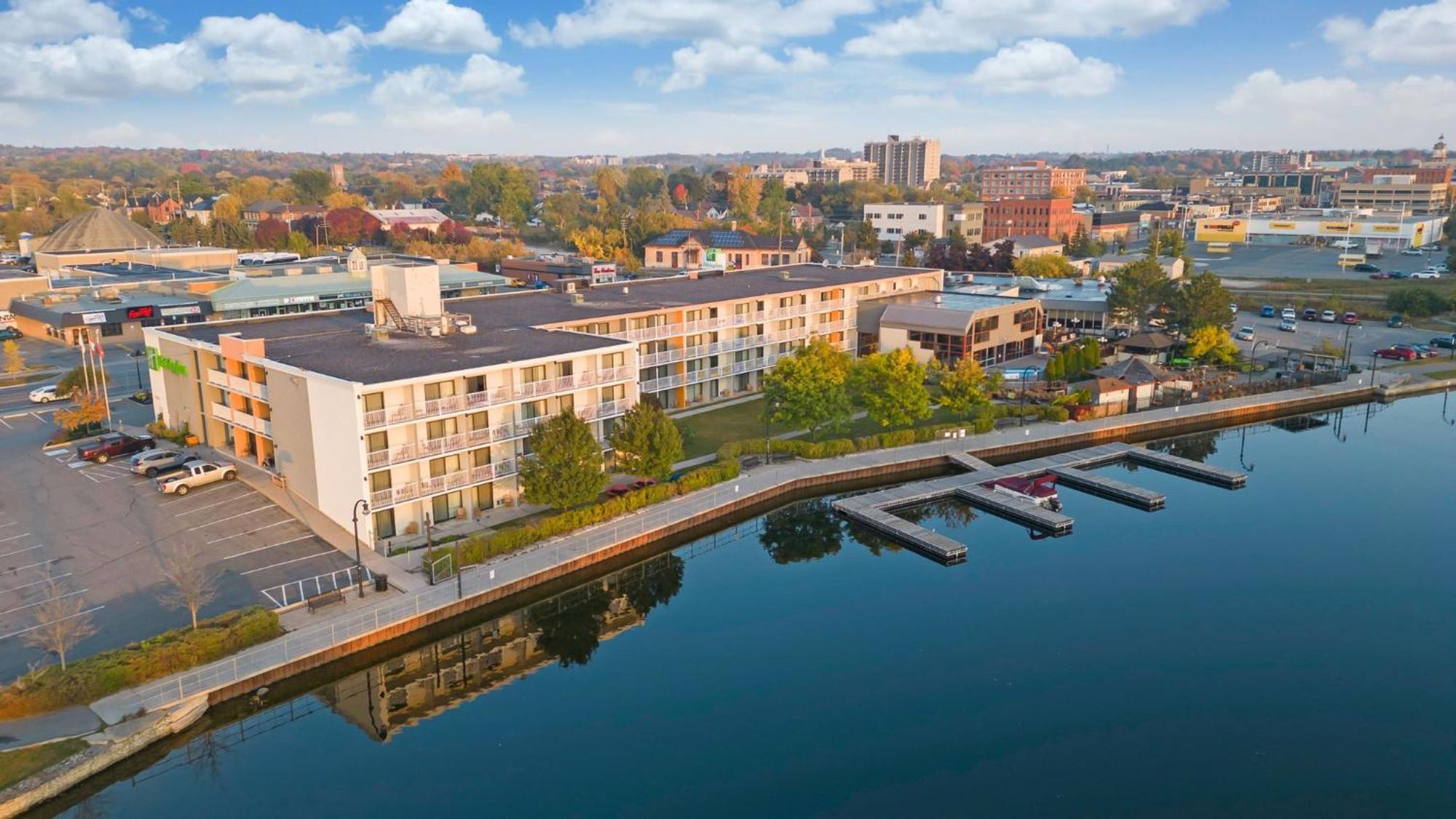 Holiday Inn Hotel Peterborough Waterfront By Ihg Exterior foto