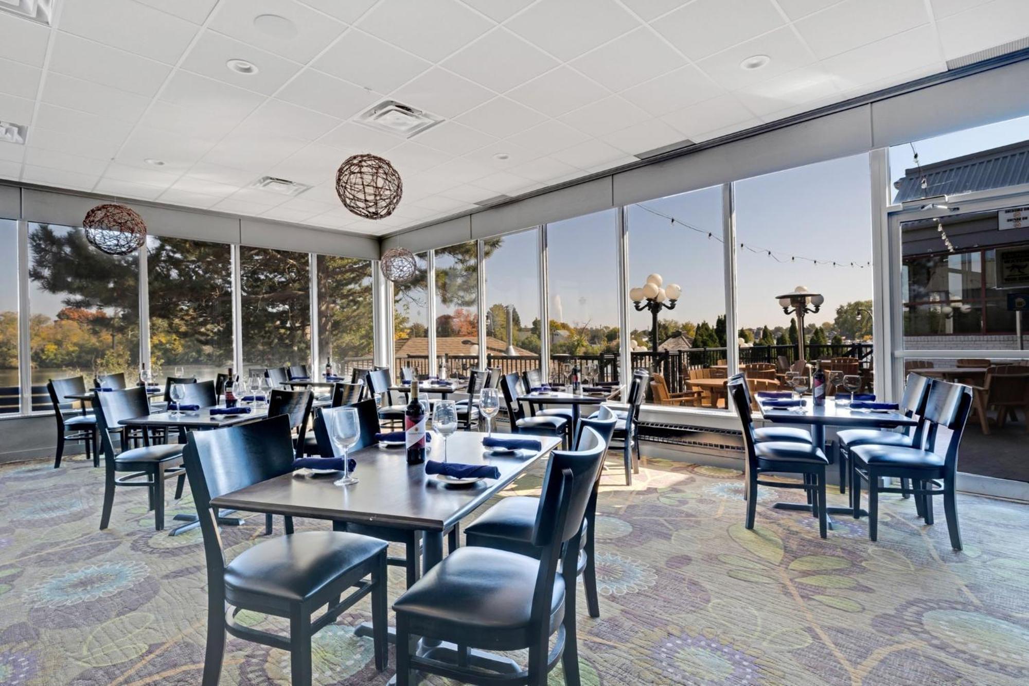 Holiday Inn Hotel Peterborough Waterfront By Ihg Exterior foto