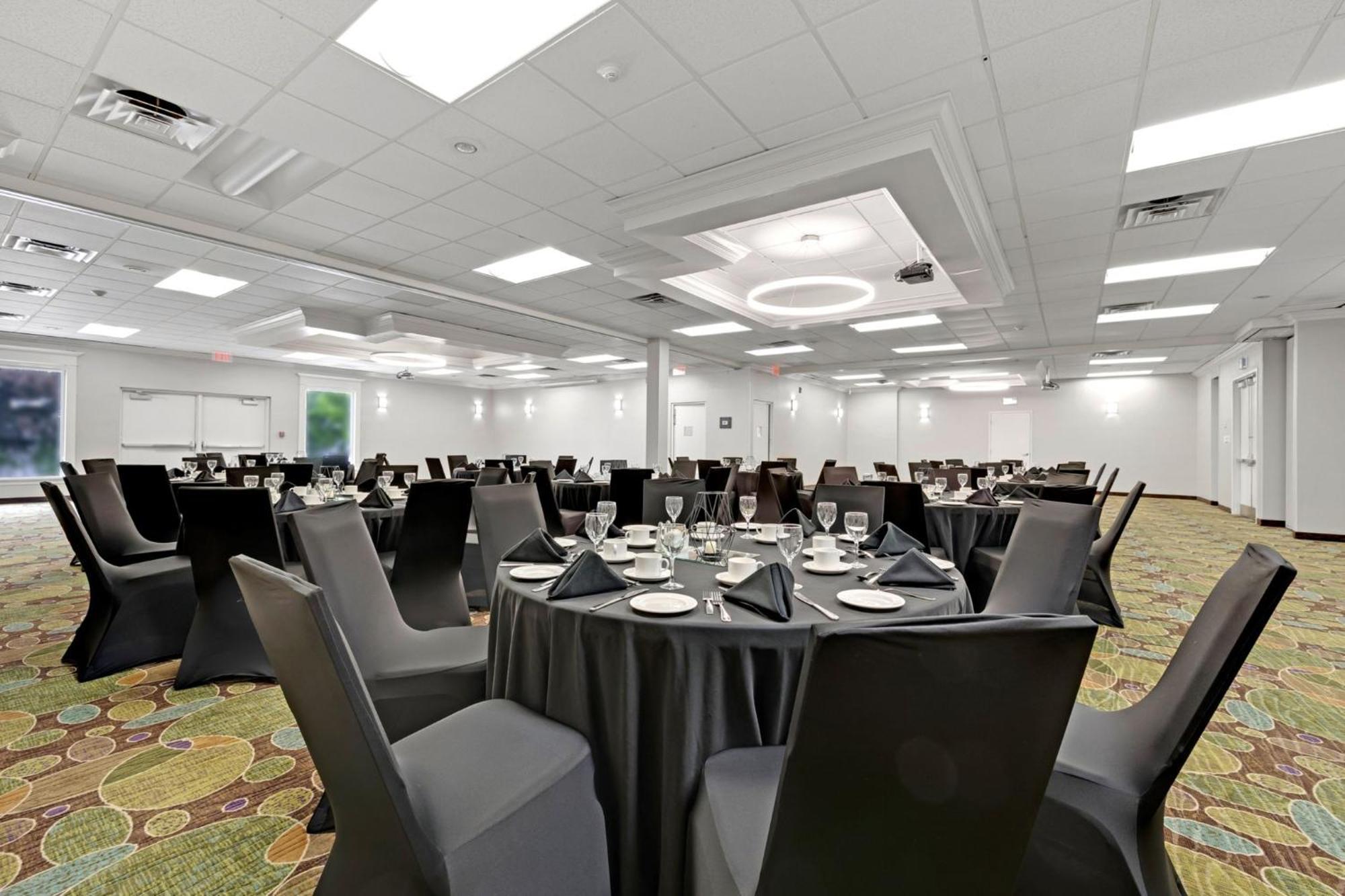 Holiday Inn Hotel Peterborough Waterfront By Ihg Exterior foto