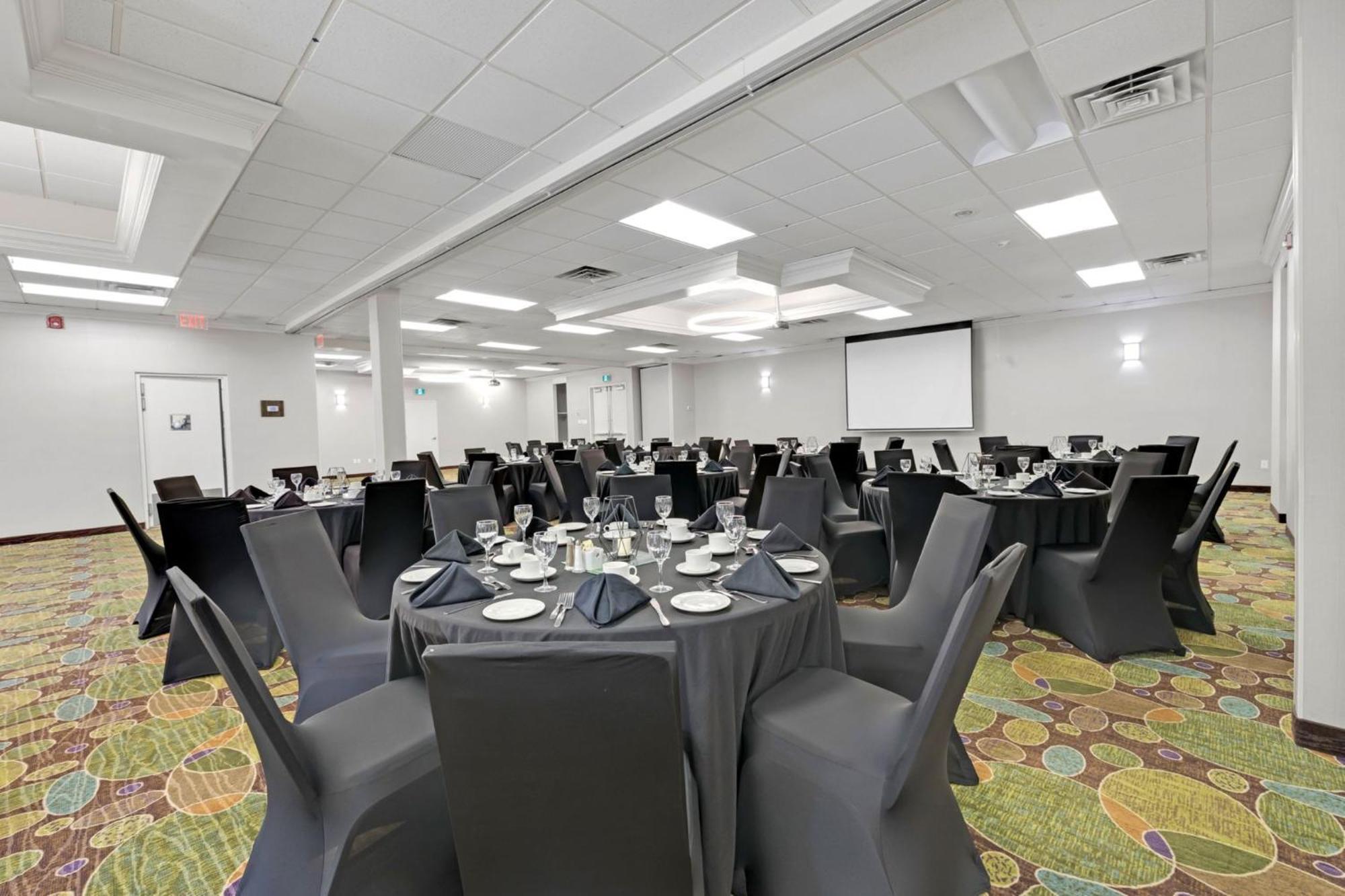 Holiday Inn Hotel Peterborough Waterfront By Ihg Exterior foto
