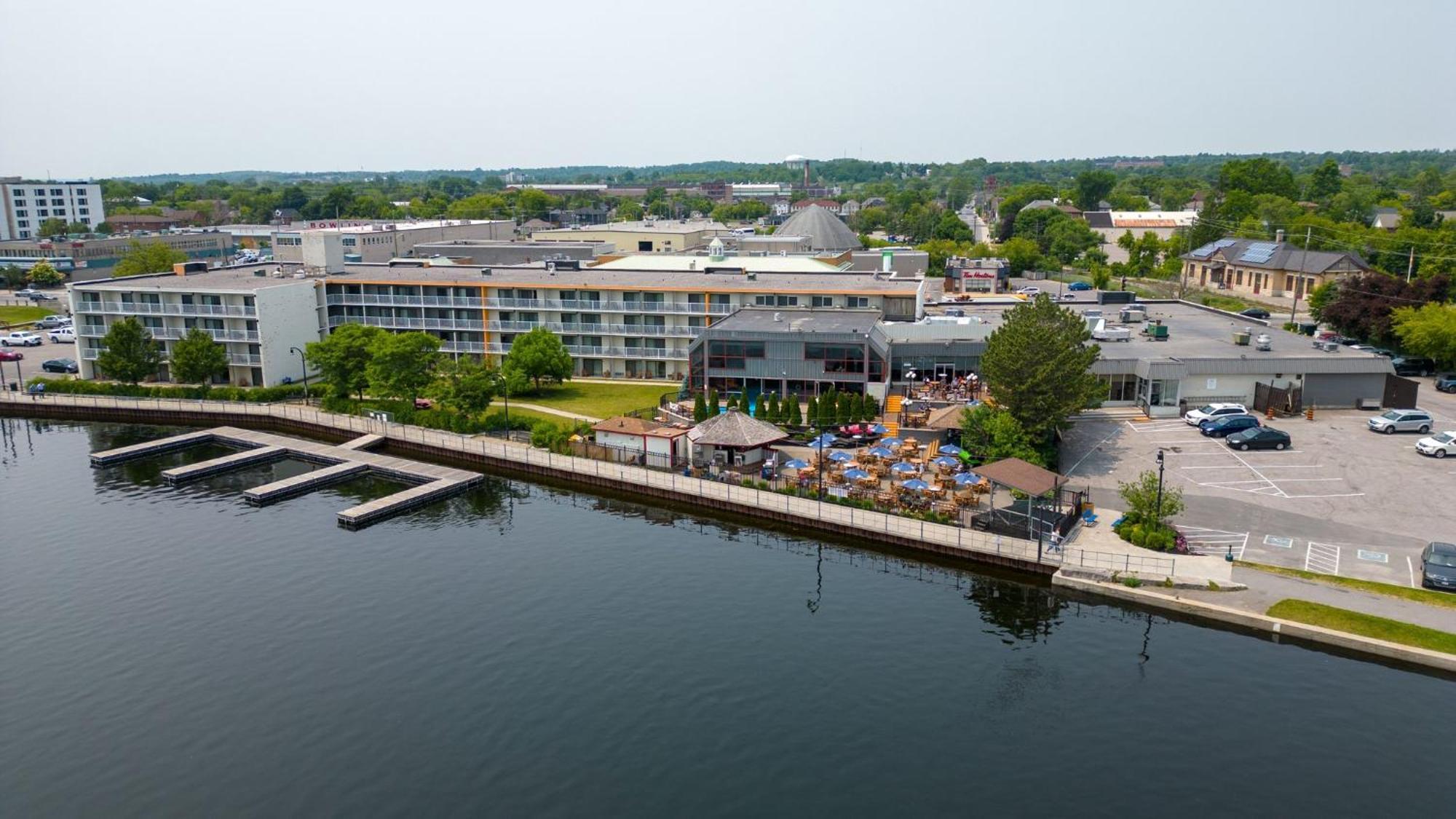 Holiday Inn Hotel Peterborough Waterfront By Ihg Exterior foto