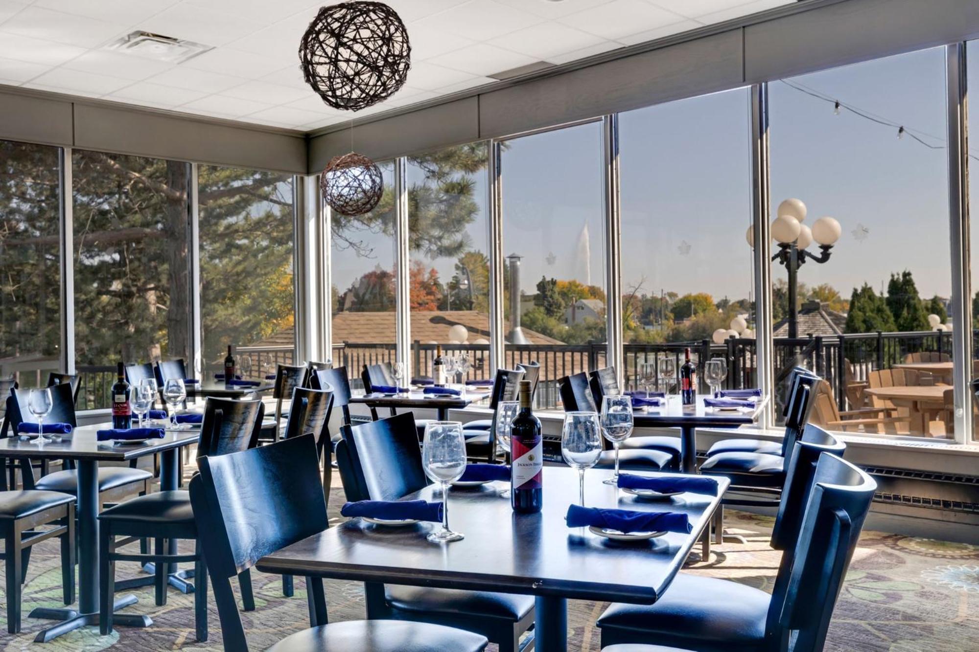 Holiday Inn Hotel Peterborough Waterfront By Ihg Exterior foto